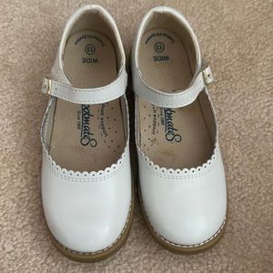 Girls footmates white dress shoes